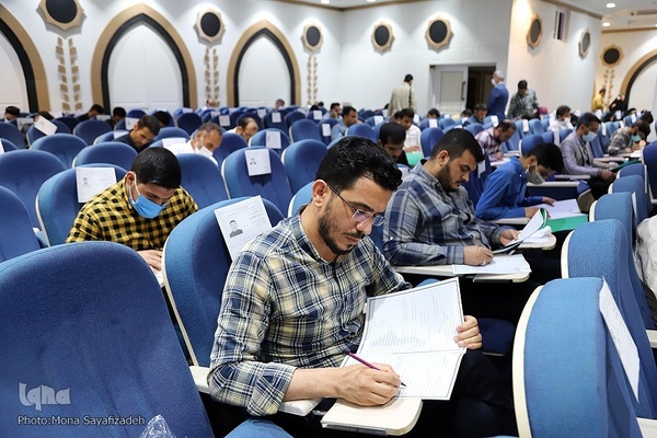 آزمون کتبی ارزیابی حافظان در اهواز