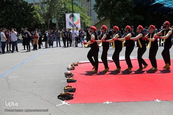 نمایش خیابانی «این کجا و آن کجا» 