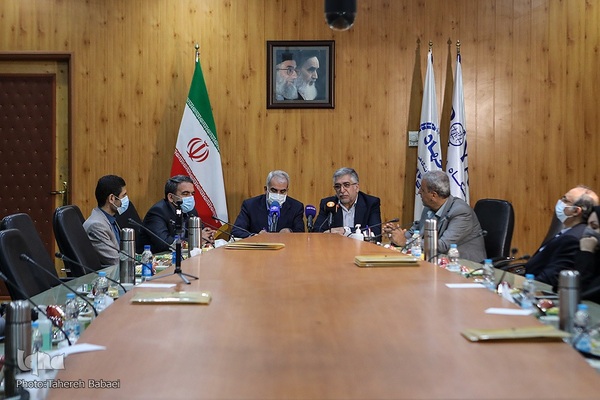 بازدید وزیر آموزش و پرورش از پژوهشگاه رویان
