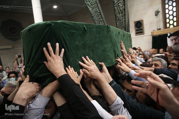 مراسم تشییع پیکر آیت الله سید عبدالله فاطمی‌نیا(ره) در مسجد دانشگاه تهران