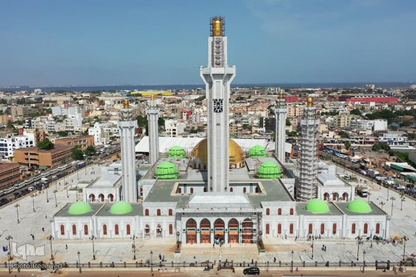 مسجد مسالک الجنان (مسیری به سوی بهشت) بزرگترین مسجد غرب آفریقا در داکار، پایتخت سنگال