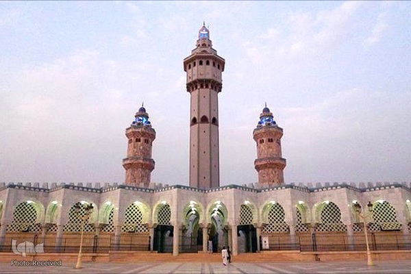 مسجد مسالک الجنان (مسیری به سوی بهشت) بزرگترین مسجد غرب آفریقا در داکار، پایتخت سنگال