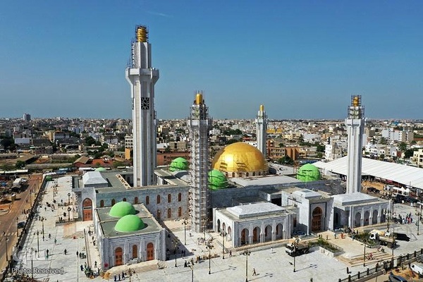 مسجد مسالک الجنان (مسیری به سوی بهشت) بزرگترین مسجد غرب آفریقا در داکار، پایتخت سنگال