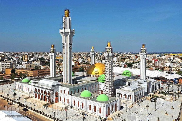 مسجد مسالک الجنان (مسیری به سوی بهشت) بزرگترین مسجد غرب آفریقا در داکار، پایتخت سنگال