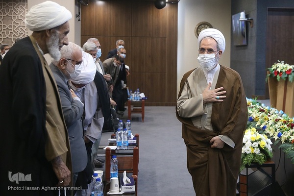 تجلیل از روحانیون برگزیده طرح 313 کمیته امداد امام خمینی(ره)