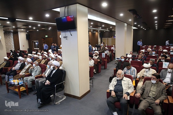 تجلیل از روحانیون برگزیده طرح 313 کمیته امداد امام خمینی(ره)