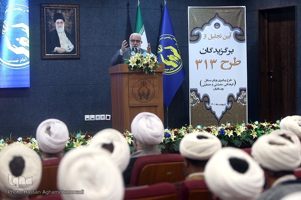 تجلیل از روحانیون برگزیده طرح 313 کمیته امداد امام خمینی(ره)