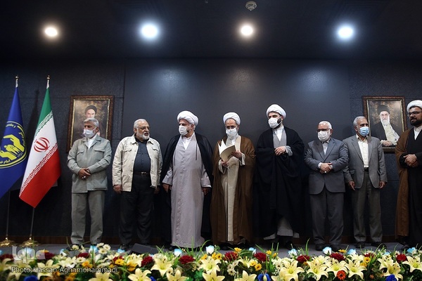تجلیل از روحانیون برگزیده طرح 313 کمیته امداد امام خمینی(ره)