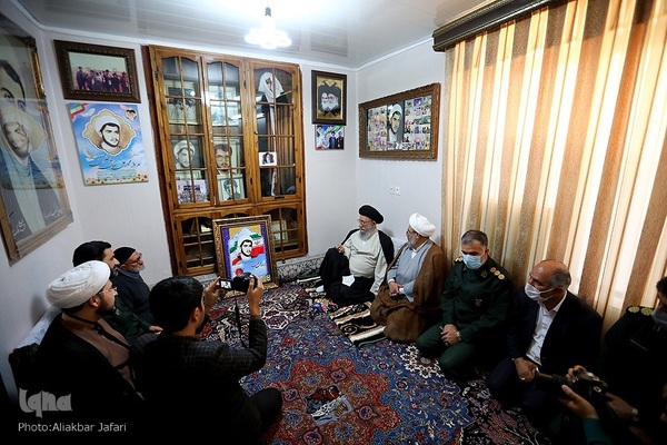 دیدار آیت الله نورمفیدی، نماینده ولی‌فقیه در استان و امام جمعه گرگان با خانواده شهدا
