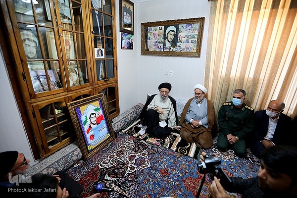 دیدار آیت الله نورمفیدی، نماینده ولی‌فقیه در استان و امام جمعه گرگان با خانواده شهدا