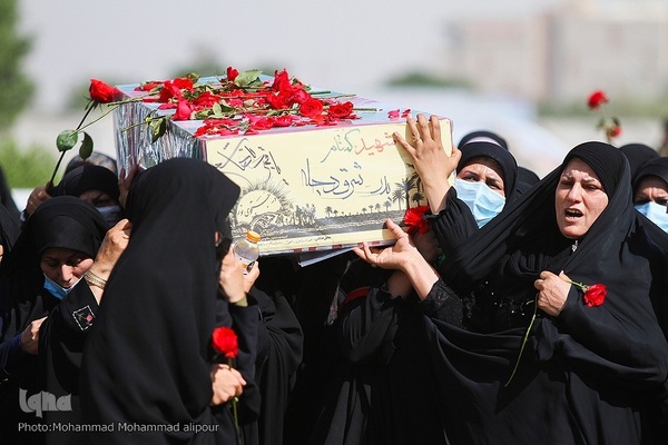 تشییع پیکرهای پاک و مطهر دو شهید گمنام دوران دفاع مقدس در مجتمع فرهنگی ورزشی فجر سپاه اهواز