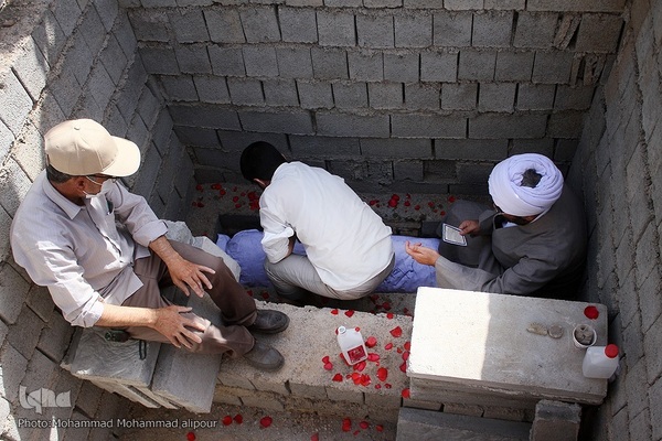 تشییع پیکرهای پاک و مطهر دو شهید گمنام دوران دفاع مقدس در مجتمع فرهنگی ورزشی فجر سپاه اهواز