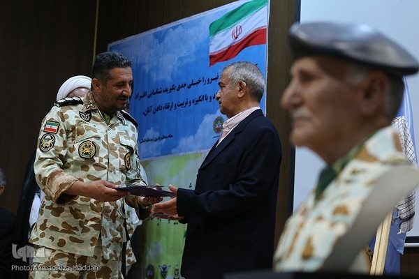 تجلیل از فرماندهان ایثارگر و جانباز تیپ ۵۵ هوابرد شیراز