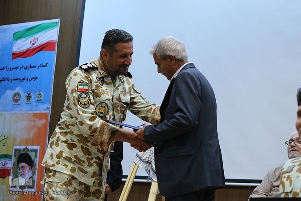 تجلیل از فرماندهان ایثارگر و جانباز تیپ ۵۵ هوابرد شیراز