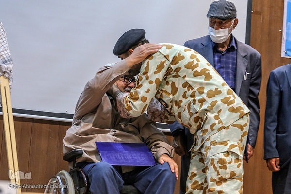 تجلیل از فرماندهان ایثارگر و جانباز تیپ ۵۵ هوابرد شیراز