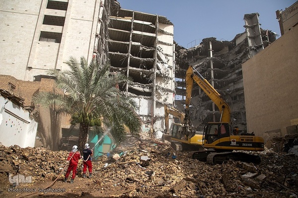 پنجمین روز ریزش برج متروپل در آبادان