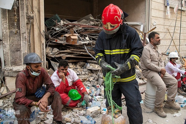 پنجمین روز ریزش برج متروپل در آبادان