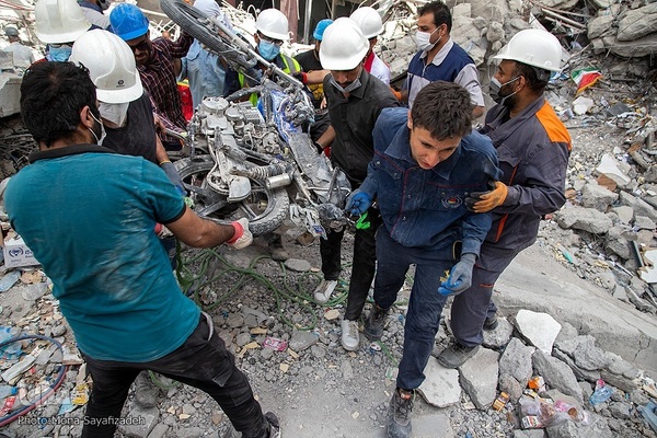 پنجمین روز ریزش برج متروپل در آبادان