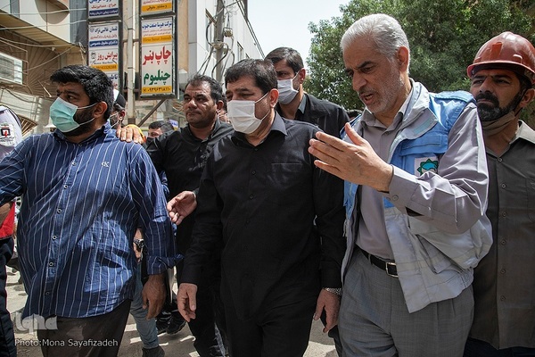 حضور محمد مخبر، معاون اول رِییس جمهور در صحنه حادثه