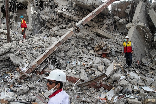 پنجمین روز ریزش برج متروپل در آبادان