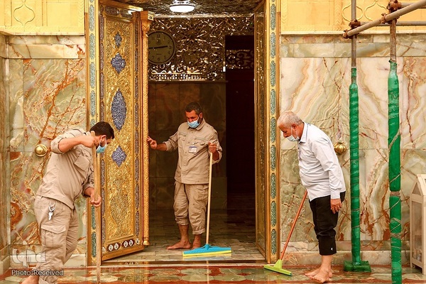 شست و شوی صحن و سرای حرم حضرت علی(ع) از گرد و غبار طوفان شن