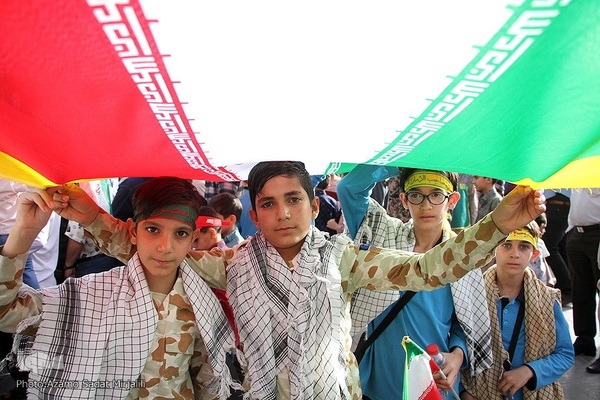 اجرای سرود «سلام فرمانده» در میدان تاریخی امیرچقماق یزد