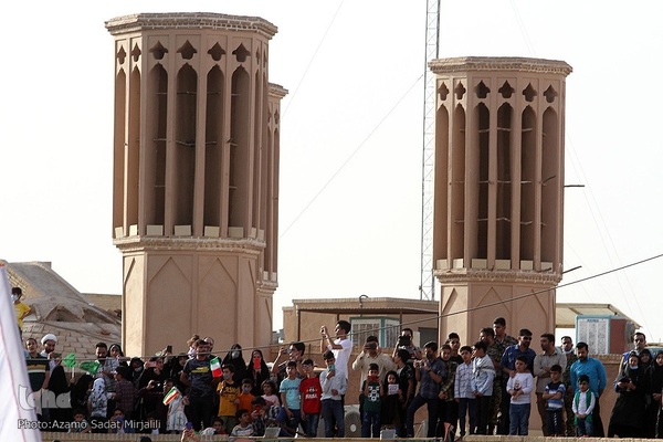 اجرای سرود «سلام فرمانده» در میدان تاریخی امیرچقماق یزد