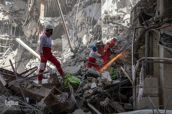 هفتمین روز ریزش برج متروپل آبادان