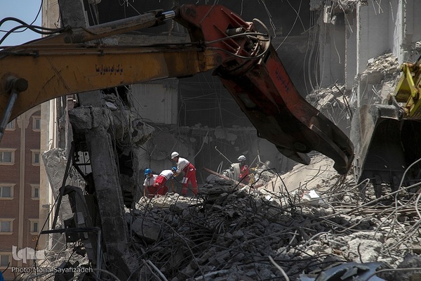 هفتمین روز ریزش برج متروپل آبادان