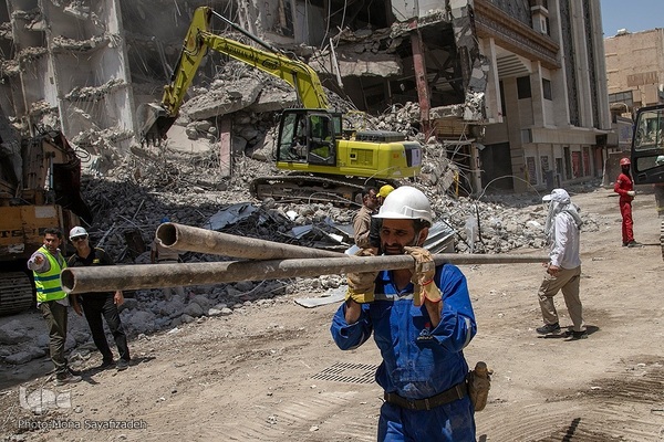 هفتمین روز ریزش برج متروپل آبادان