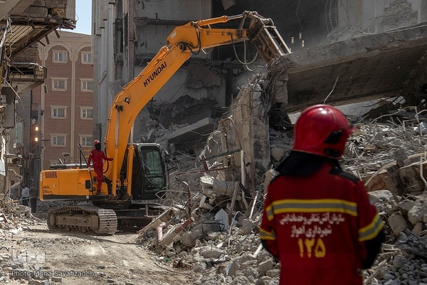 هفتمین روز ریزش برج متروپل آبادان