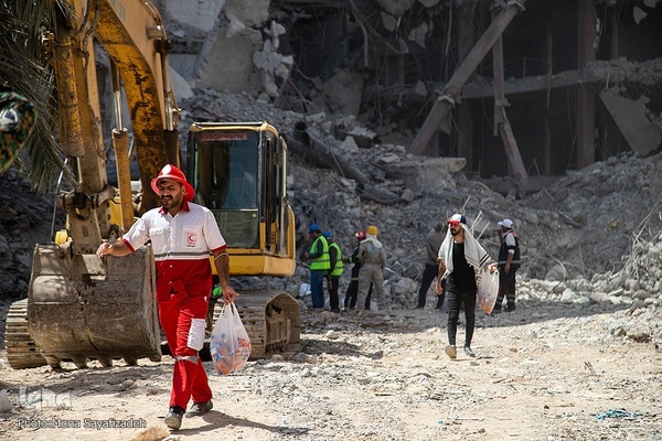 هفتمین روز ریزش برج متروپل آبادان