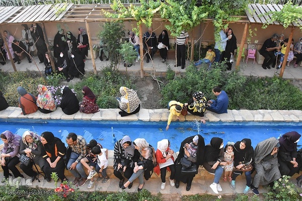 جشنواره گل محمدی در خانه تاریخی پورحسینی‌های شهر سمنان