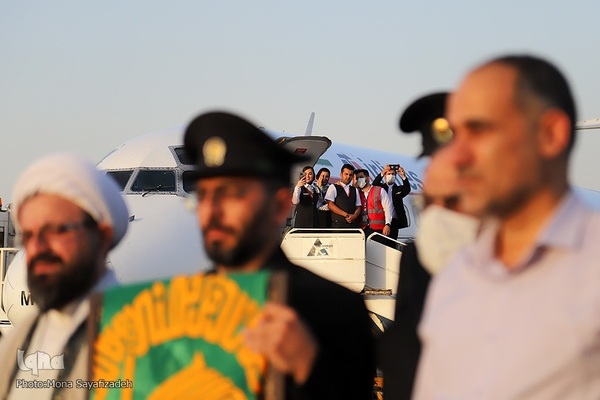 استقبال از خدام حرم مطهر امام رضا علیه السلام در فرودگاه بین‌المللی شهید سپهبد قاسم سلیمانی اهواز