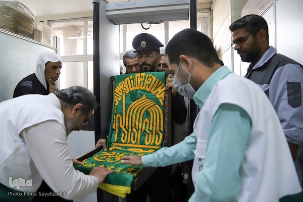 استقبال از خدام حرم مطهر امام رضا علیه السلام در فرودگاه بین‌المللی شهید سپهبد قاسم سلیمانی اهواز