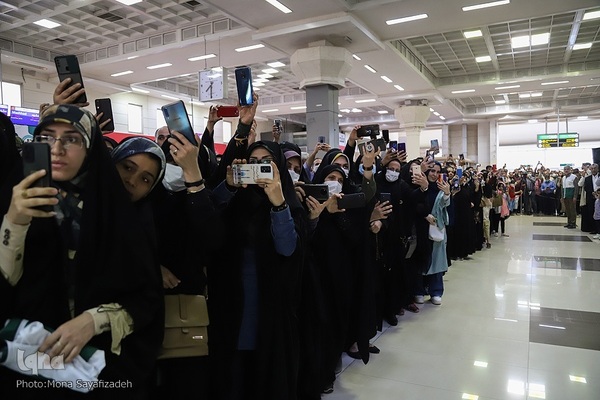 استقبال از خدام حرم مطهر امام رضا علیه السلام در فرودگاه بین‌المللی شهید سپهبد قاسم سلیمانی اهواز