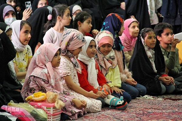 اجتماع عظیم دخترانه «من دختر قاسم سلیمانی هستم» در گلزار شهدای مزار پایین زنجان