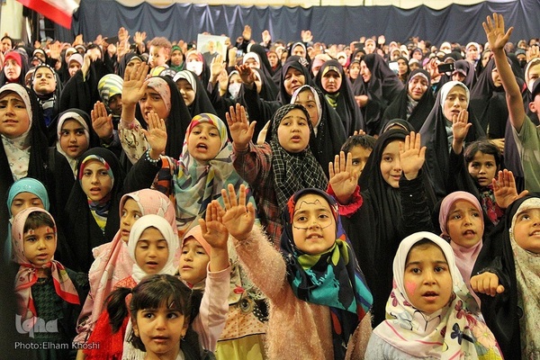 اجتماع عظیم دخترانه «من دختر قاسم سلیمانی هستم» در گلزار شهدای مزار پایین زنجان