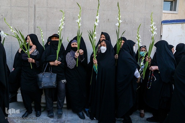 مراسم گلباران حرم مطهر رضوی در سالروز ولادت حضرت معصومه(س)