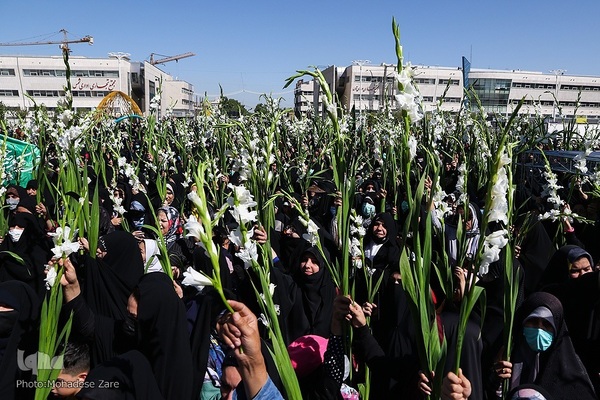 مراسم گلباران حرم مطهر رضوی در سالروز ولادت حضرت معصومه(س)