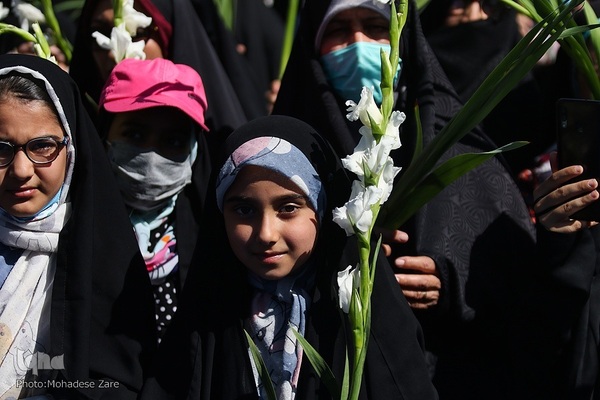 مراسم گلباران حرم مطهر رضوی در سالروز ولادت حضرت معصومه(س)