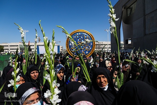 مراسم گلباران حرم مطهر رضوی در سالروز ولادت حضرت معصومه(س)