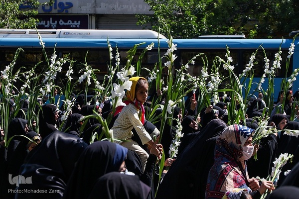 مراسم گلباران حرم مطهر رضوی در سالروز ولادت حضرت معصومه(س)