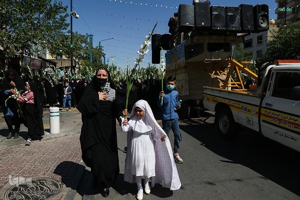 مراسم گلباران حرم مطهر رضوی در سالروز ولادت حضرت معصومه(س)