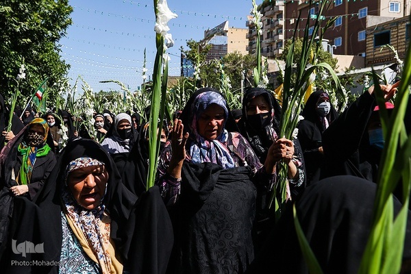 مراسم گلباران حرم مطهر رضوی در سالروز ولادت حضرت معصومه(س)