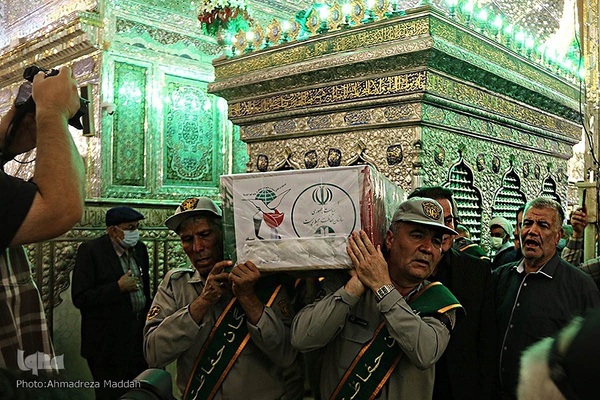 وداع شیرازی ها با محیط بانان شهید در حرم شاهچراغ(ع)‎‎