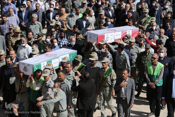 وداع شیرازی ها با محیط بانان شهید در حرم شاهچراغ(ع)‎‎