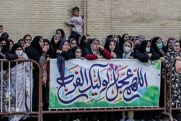 اجرای سرود «سلام فرمانده» ۲۰۰۰ کودک شیرازی از حرم آستانه‎‎