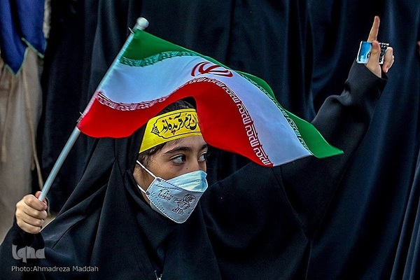 اجرای سرود «سلام فرمانده» ۲۰۰۰ کودک شیرازی از حرم آستانه‎‎