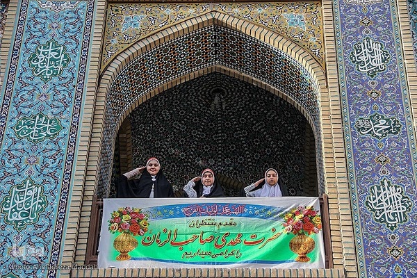 اجرای سرود «سلام فرمانده» ۲۰۰۰ کودک شیرازی از حرم آستانه‎‎